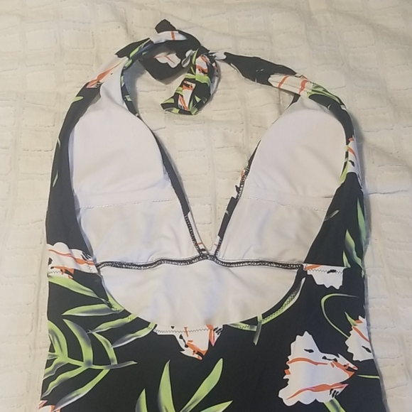 Cupshe Deep V Floral Bathing Suit - Picture 2 of 3
